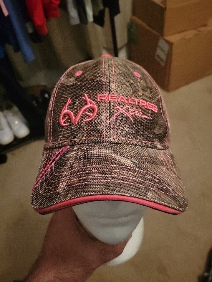 Realtree Xtra Camo w Pink Embroidered Logo Cap Hat Adjustable Strap New w Tags