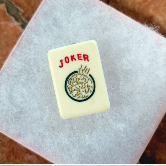 MAHJONG LOVERS LUCKY JOKER BROOCH /LAPEL PIN