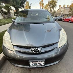 2010 Toyota  Sienna XLE Limited.
