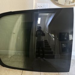 2023 Tesla 3 Glass