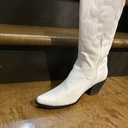 White Clayton Therapy Boots Size 7