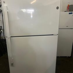 G E Top-Freezer Refrigerador 