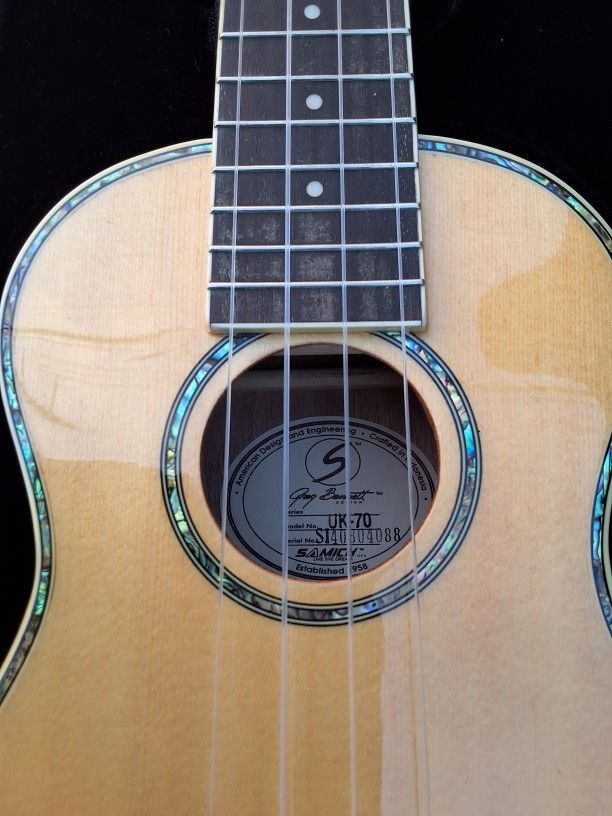 Greg Bennett UK70 Concert Ukelele
