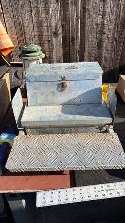 Chicken feeder