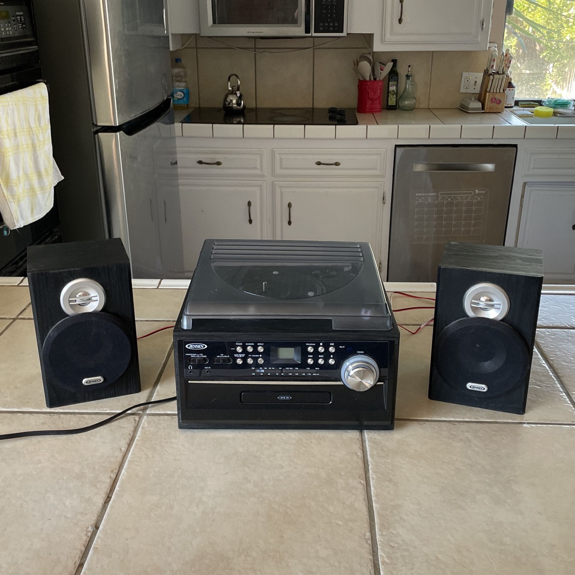 Jensen JTA-475 Radio/CD/Record Player (Pick Up Only)