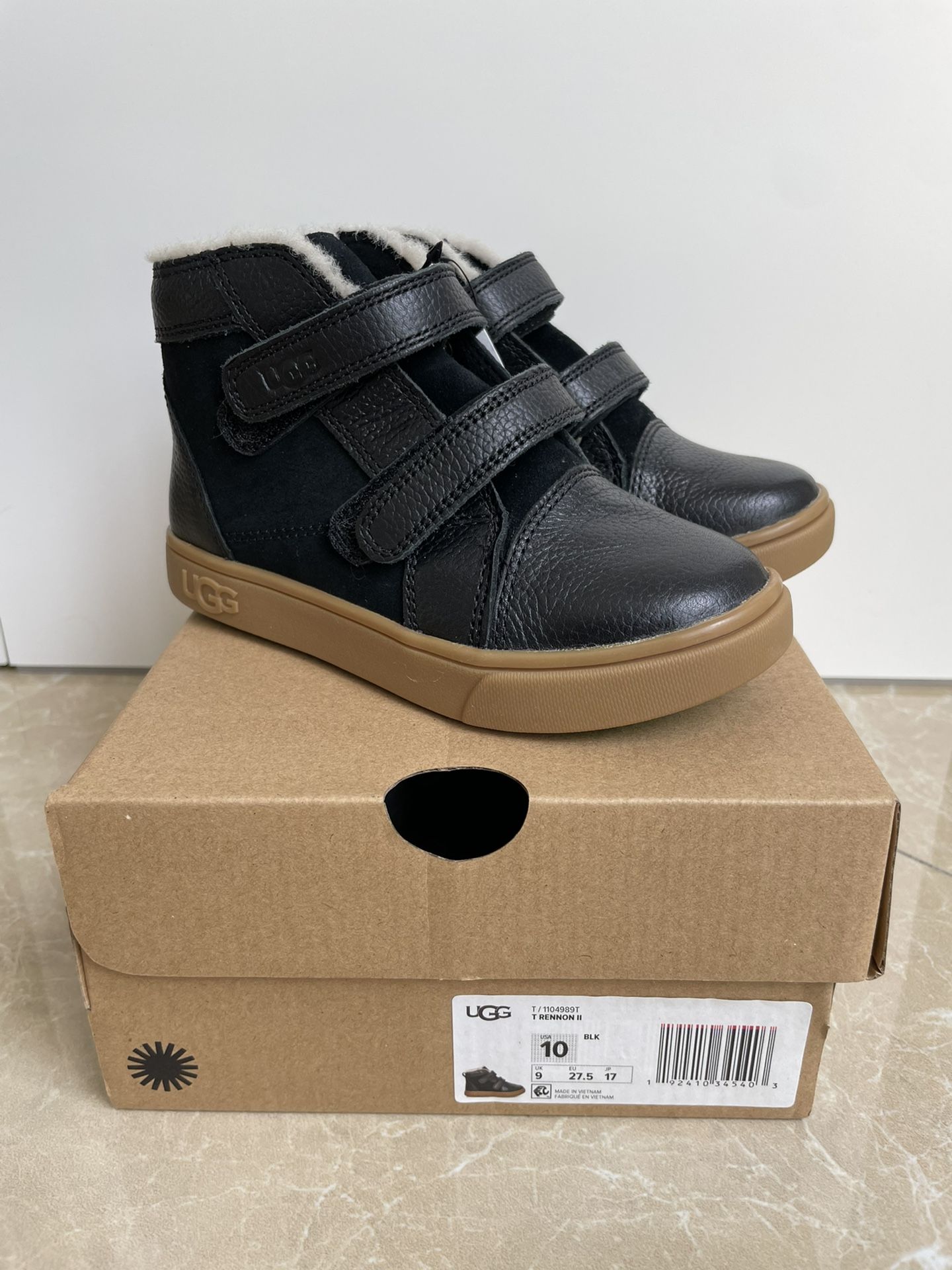 New with tag UGG boots toddler Size 10