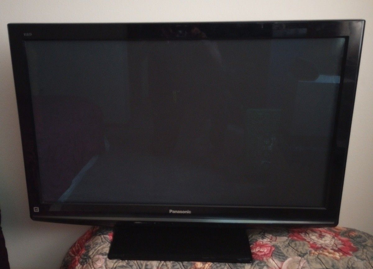 Panasonic Viera 42" 1080p Plasma HDTV w/ OTA Antenna HDMI Dongle