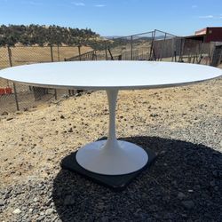EERO SAARINEN TULIP TABLE - ROUND Table Damage 