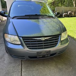 2005 Chrysler Town & Country