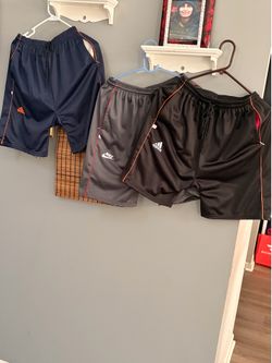 3 PIECES UNISEX ASSORTED ATHLETIC SHORTS IN A LARGE SIZE WITH ZIPPER POCKETS