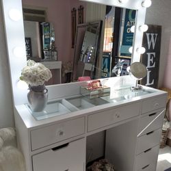 VANITY With XL mirror 