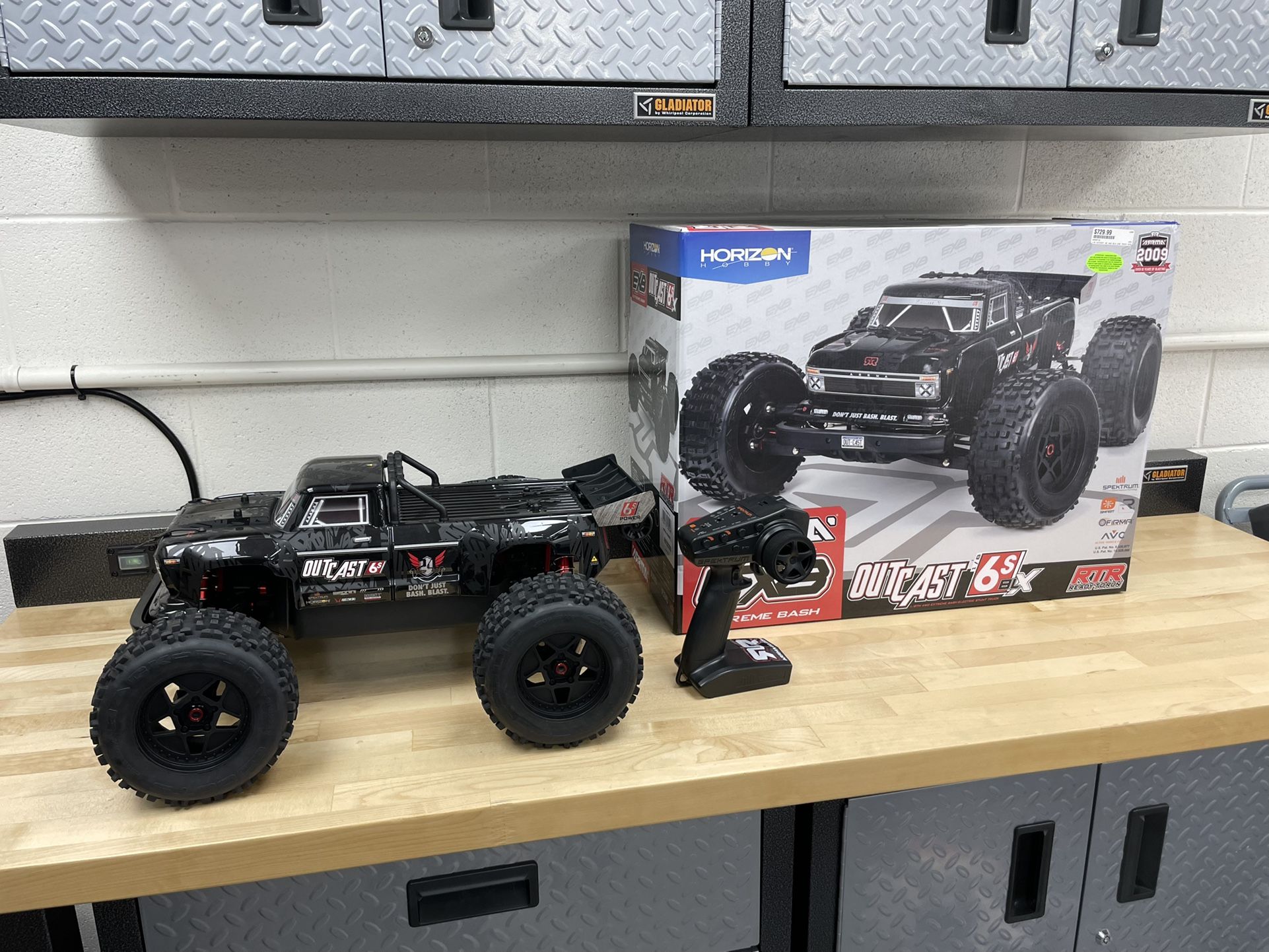 *BRAND NEW* Arrma Outcast 6s EXB! With EXTRAS!!!!
