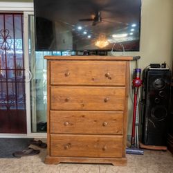 🌲 Solid Wood 4-Drawer Dresser – Rustic Style