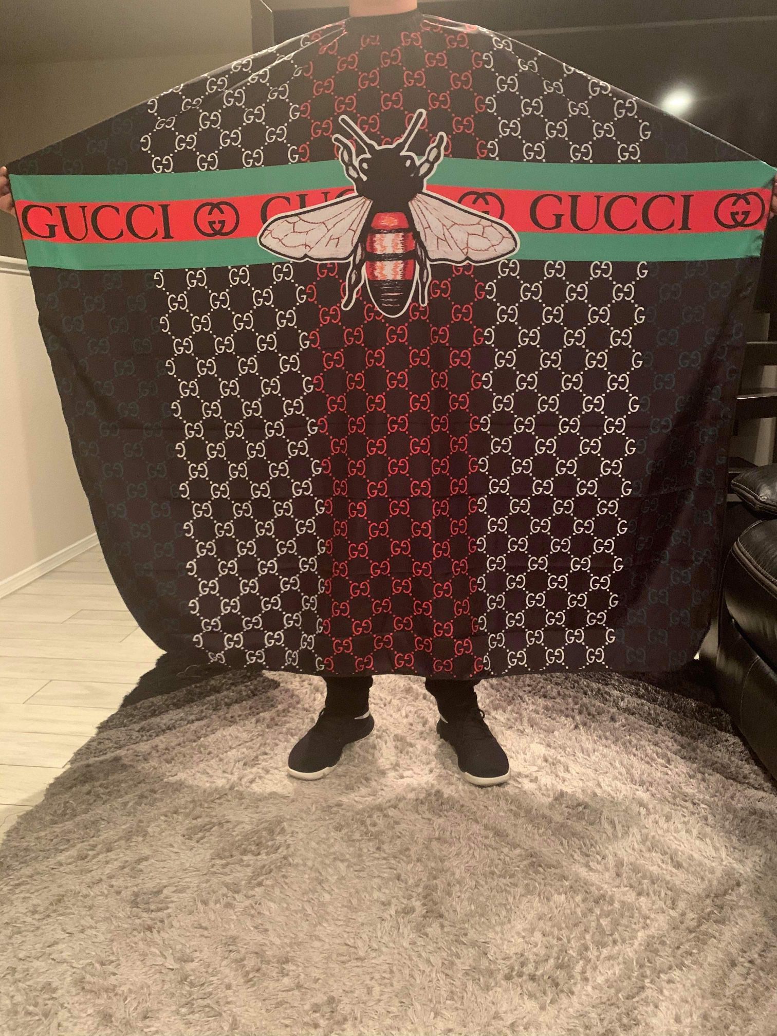 Gucci Barber Cape for Sale in Arlington, TX - OfferUp