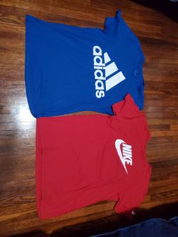 2 camisetas para hombre Seminuevas
