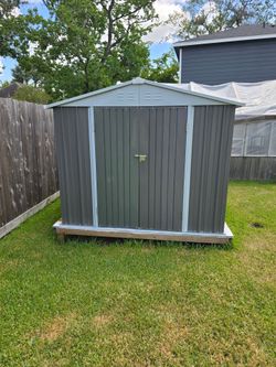 8x12 metal shed like new