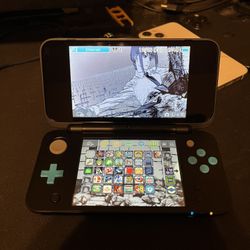 Nintendo 2DS XL with 64GB SanDisk Extreme
