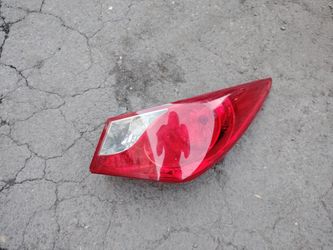 2011 THRU 2014 HYUNDAI SONATA PASSENGER SIDE TAILLIGHT