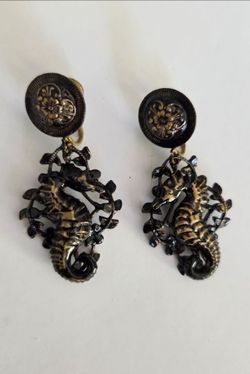 Vintage seahorse earrings, screwback, enamel on brass