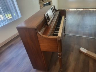 Piano  Story And Clark 