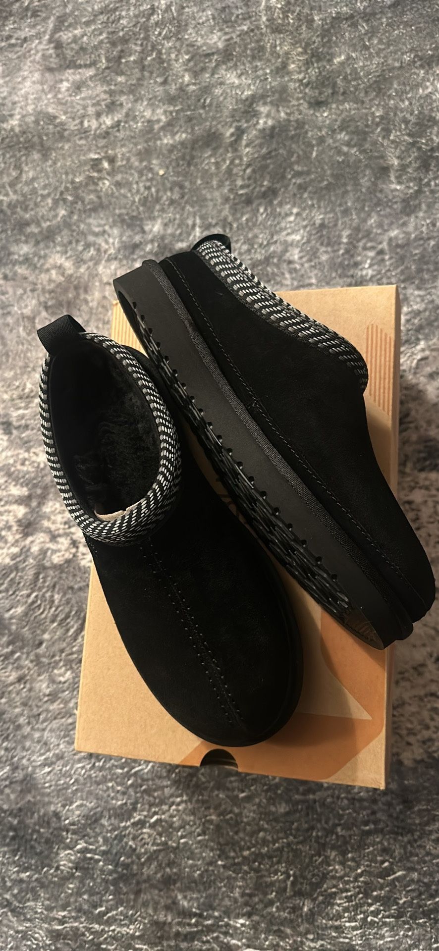 Sale of new boots in box