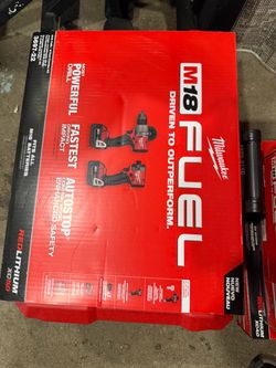 Milwaukee M18 FUEL Hammer Drill & Impact Driver Combo Kit