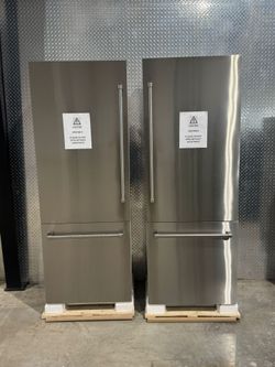 ZLINE 60 in. 32.2 cu. ft. French Door Built-In Bottom Freezer Refrigerator with Water Dispensers and Ice Makers in Stainless Steel with Graphite Gray 