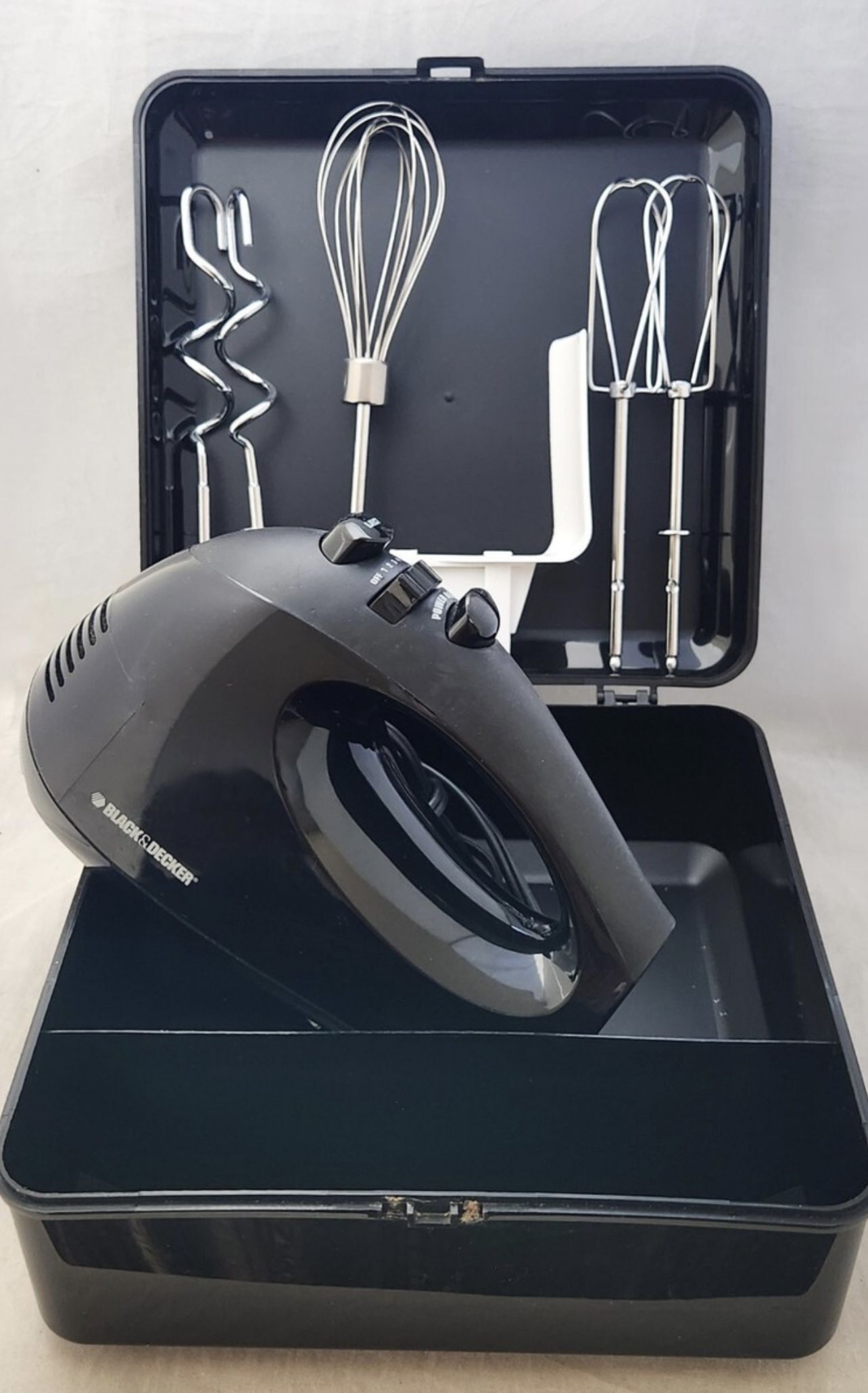 Black & Decker 6 - Speed Hand Mixer With Attachments And Storage Case.
