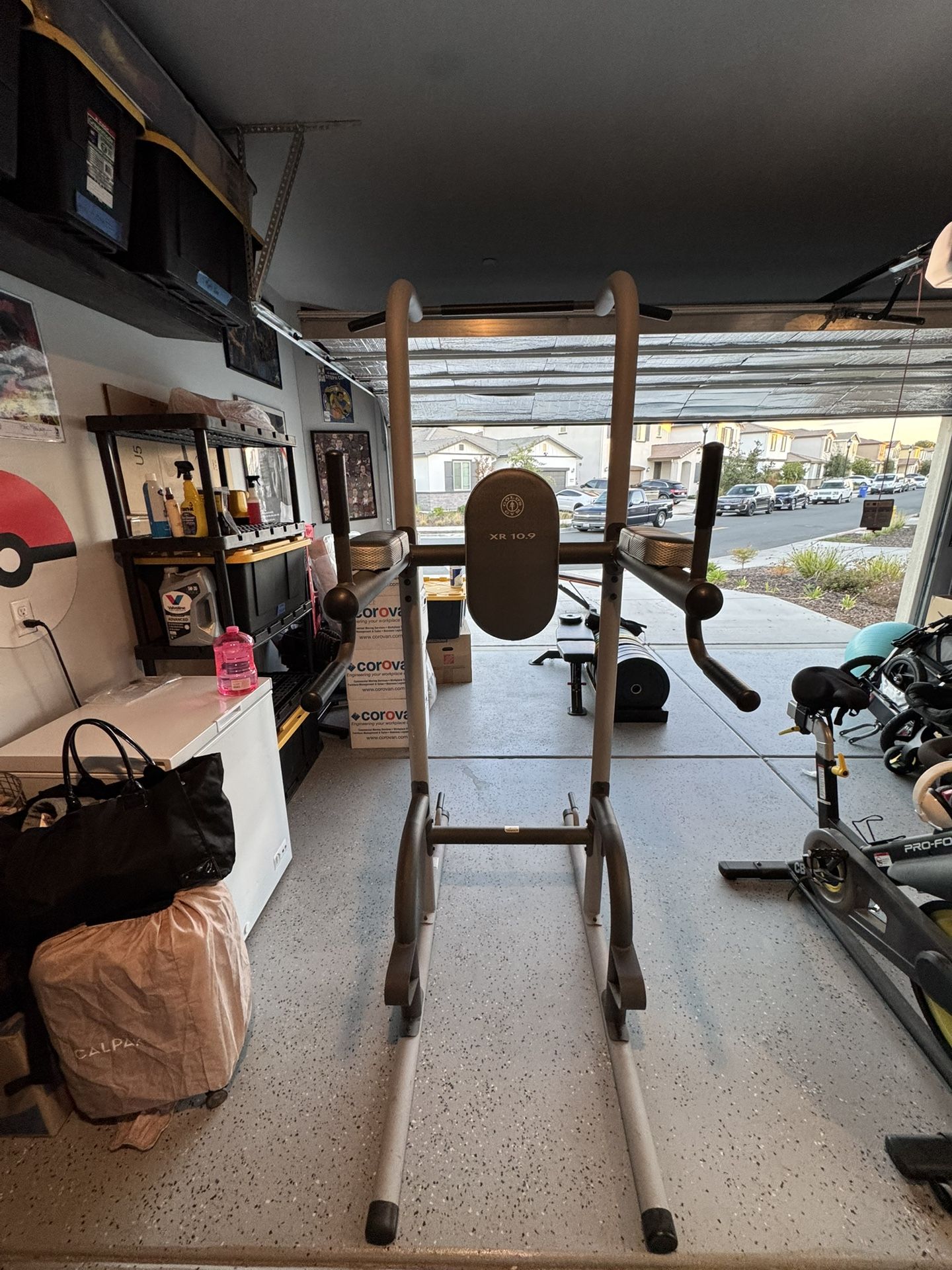 Golds Gym Pull Up Bar/ Workout Station