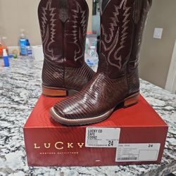 Womans Boots 7.5  Mx Size 24