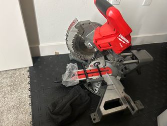 Milwaukee M18 FUEL 18V Lithium-lon Brushless Cordless 7-1/4 in. Dual Bevel Sliding Compound Miter Saw (Tool-Only)