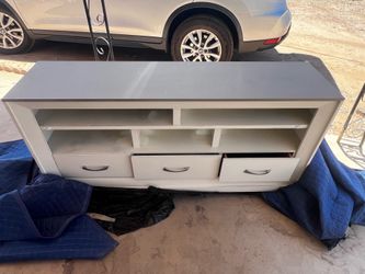 Entertainment center