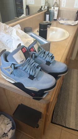 Jordan 4 university blues size 9.5!