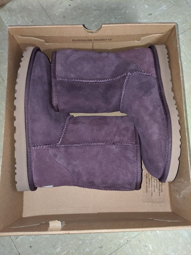 Ugg Classic Short Boot (Size 7) -new
