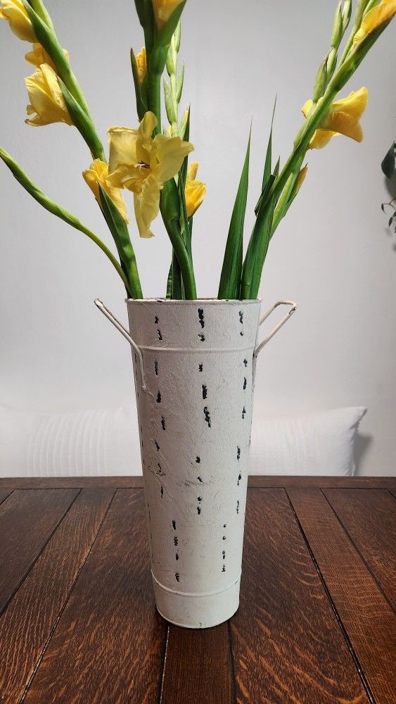 Anique White Galvanized Steel Vase/Planter/Container
