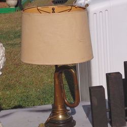 Victoria horn lamp