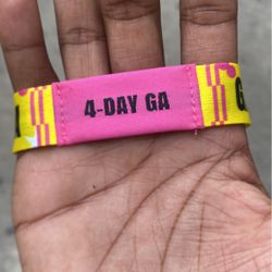 SELLING ONE 4 DAY GA LOLLAPALOOZA PASS