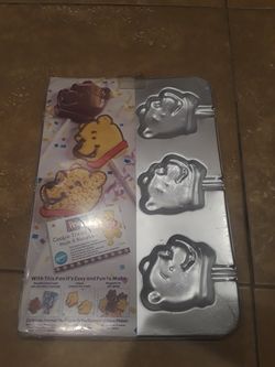 Winnie the pooh baking/cake pan