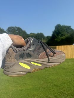 Yeezy 700 Mauve 10.5