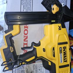 New Dewalt DCN682 20v XR BL 18GA Flooring Stapler