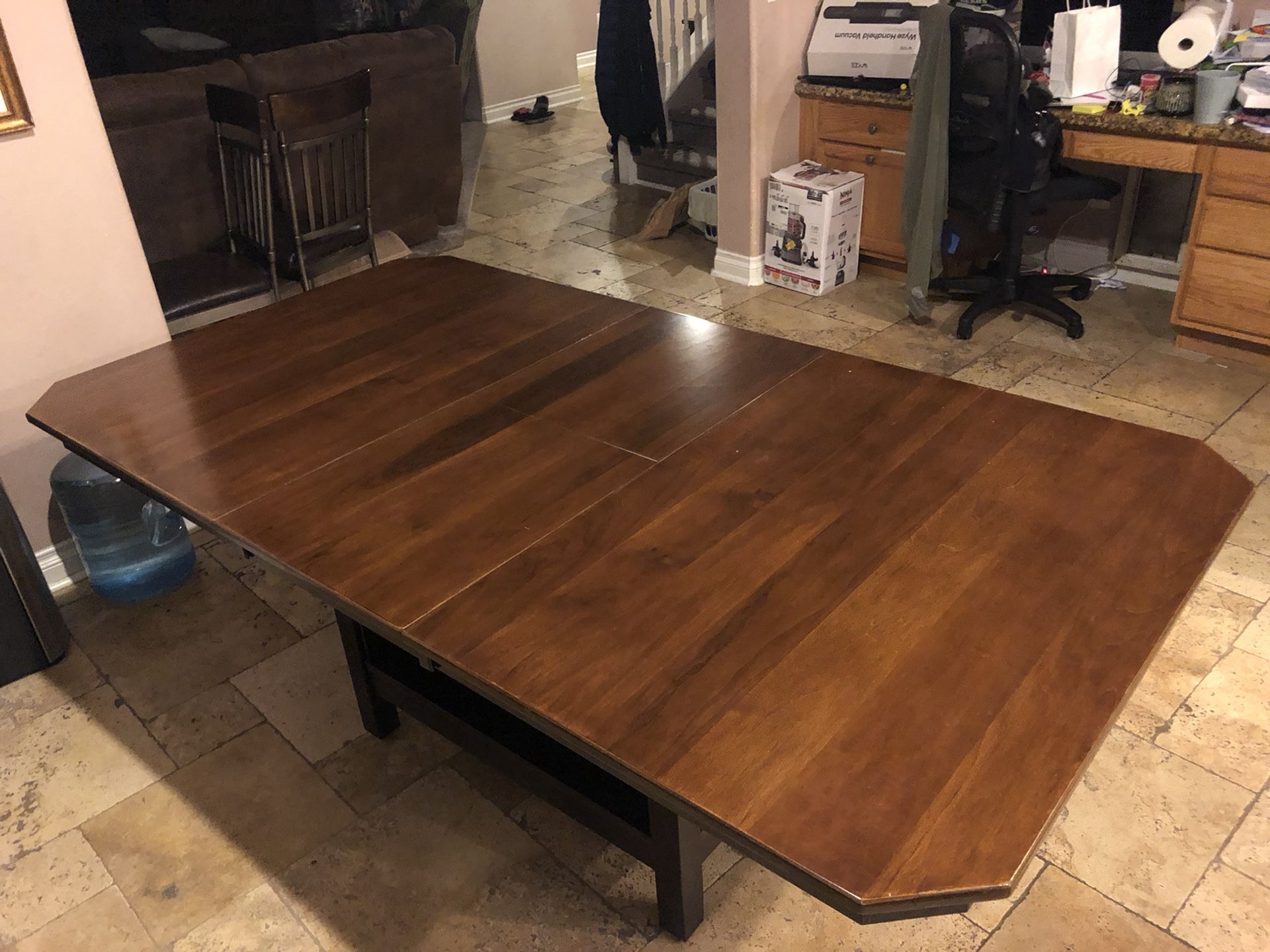 Dining Room Adjustable Table