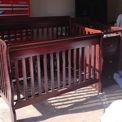 CRIB/TODDLER BED W/MATTRESS