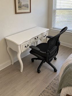 White French Provincial Style Desk / Vanity – FREE Office Chair