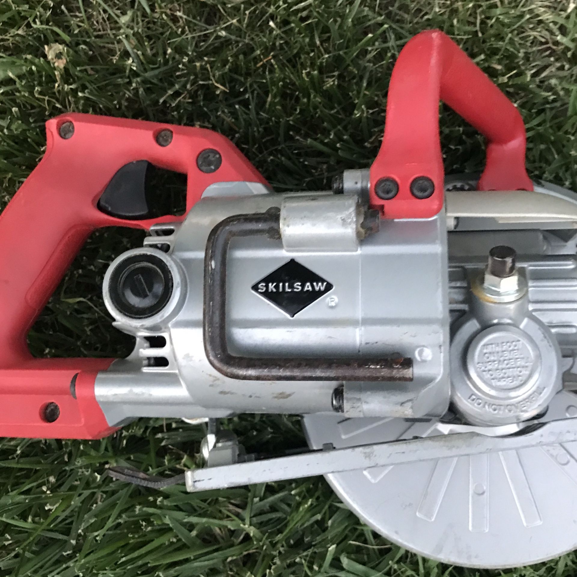 Skilsaw Worm Drive 7 1/4” Circular Saw Mag 77 for Sale in Calimesa, CA