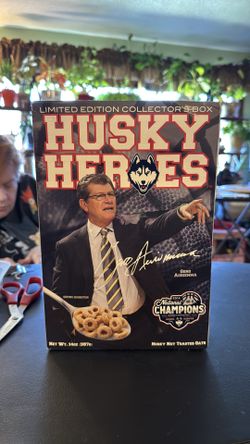 UCONN FIRST DOUBLE CHAMPIONSHIP COLLECTORS CERIAL BOX 2014 BIG - BIG PRICE REDUCTION-