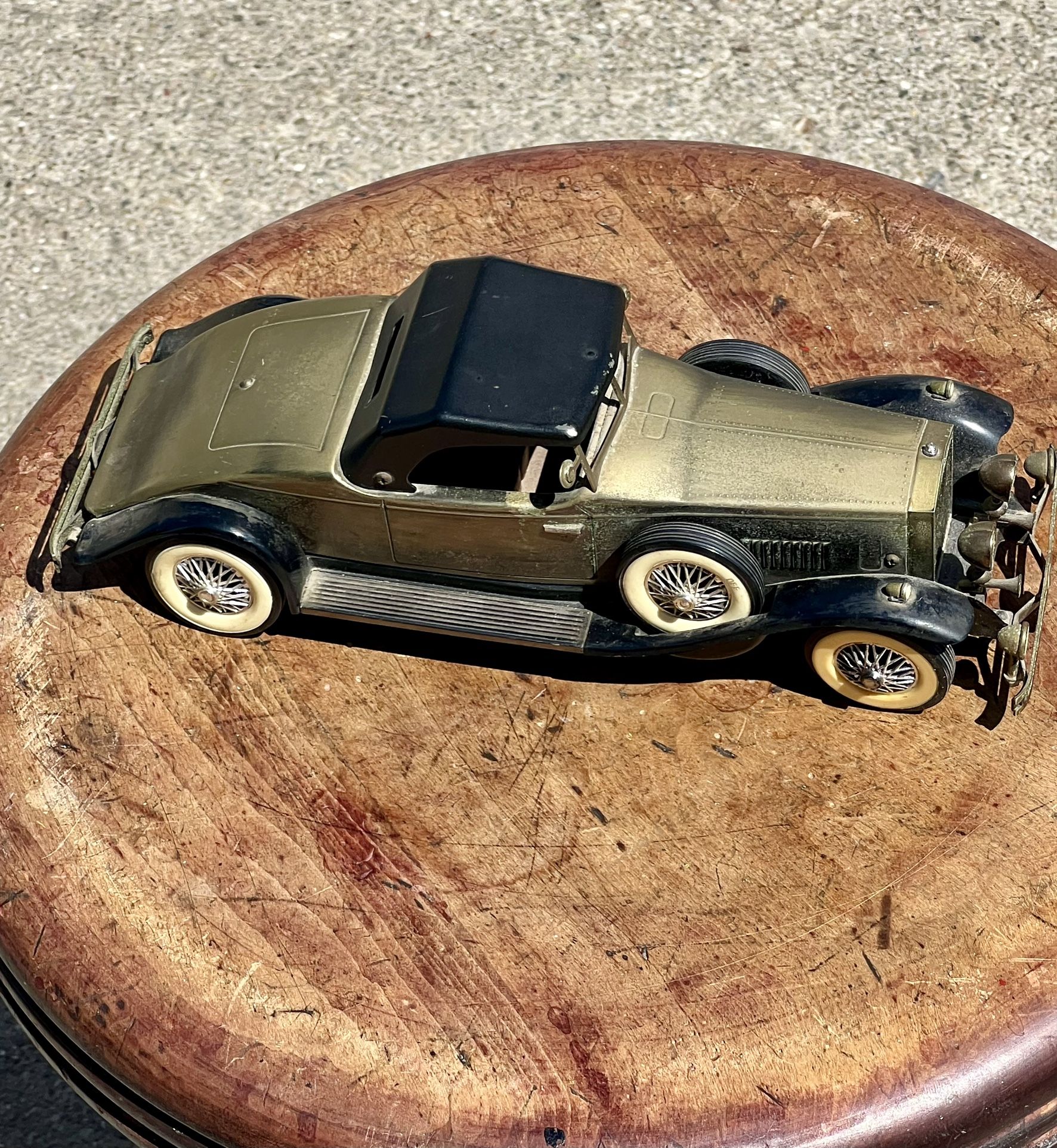 ANTIQUE/VINTAGE METAL CAR RADIO