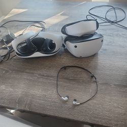 Used PS5 VR headset With Rechargeable controller base Controllers And Earbuds.