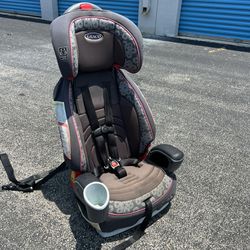 Graco Nautilus 65 Adjustable Height Kid’s Booster Car Seat! Has all straps and harnesses. Fits kids 22-100lbs! Good condition! 