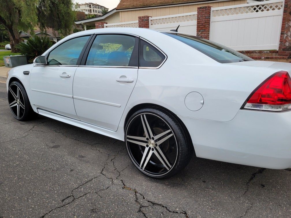Chevy Impala LT, Clean Title, Smogged, 22"rims, Gas Saver