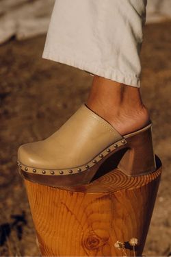 Frye & Co Wylie Clog  Color: Banana